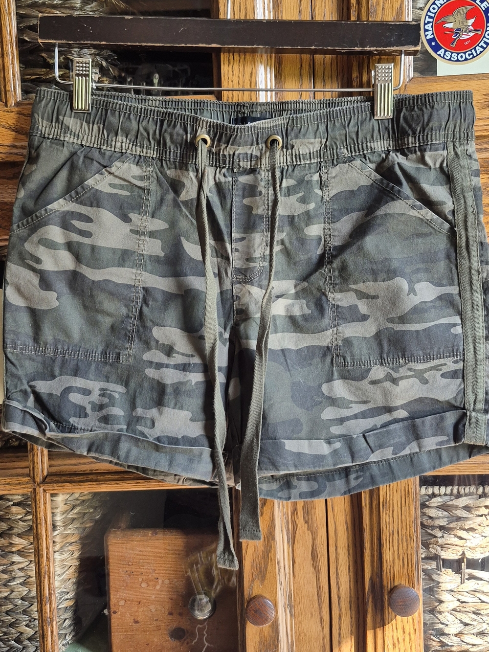 Men's Camouflage Drawstring Shorts - Olive Camo